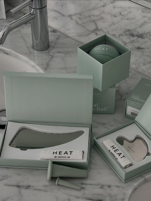 HEAT by Sophia Lie Gua sha hierontalasta vartalolle